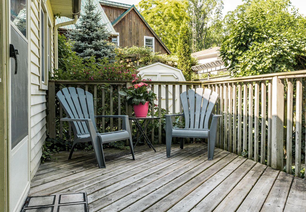 House in Niagara-on-the-Lake - Dreamweaver Cottage is Dog Friendly! Steps from Lake Ontario