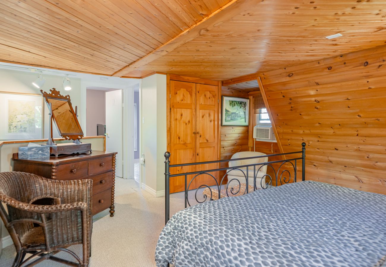 House in Niagara-on-the-Lake - Dreamweaver Cottage is Dog Friendly! Steps from Lake Ontario House in Niagara-on-the-Lake - Dreamweaver Cottage is Dog Friendly! Steps from Lake Ontario